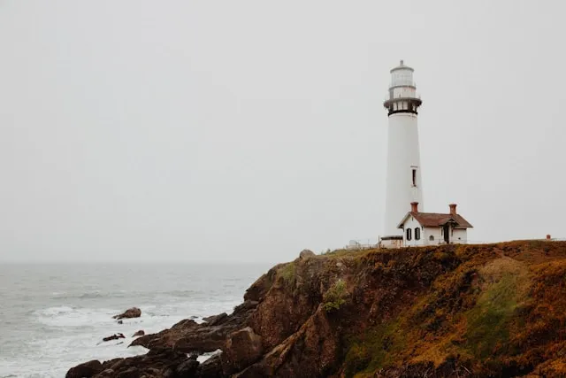lighthouse andrew-charney-PZZ31takeSU-unsplash
